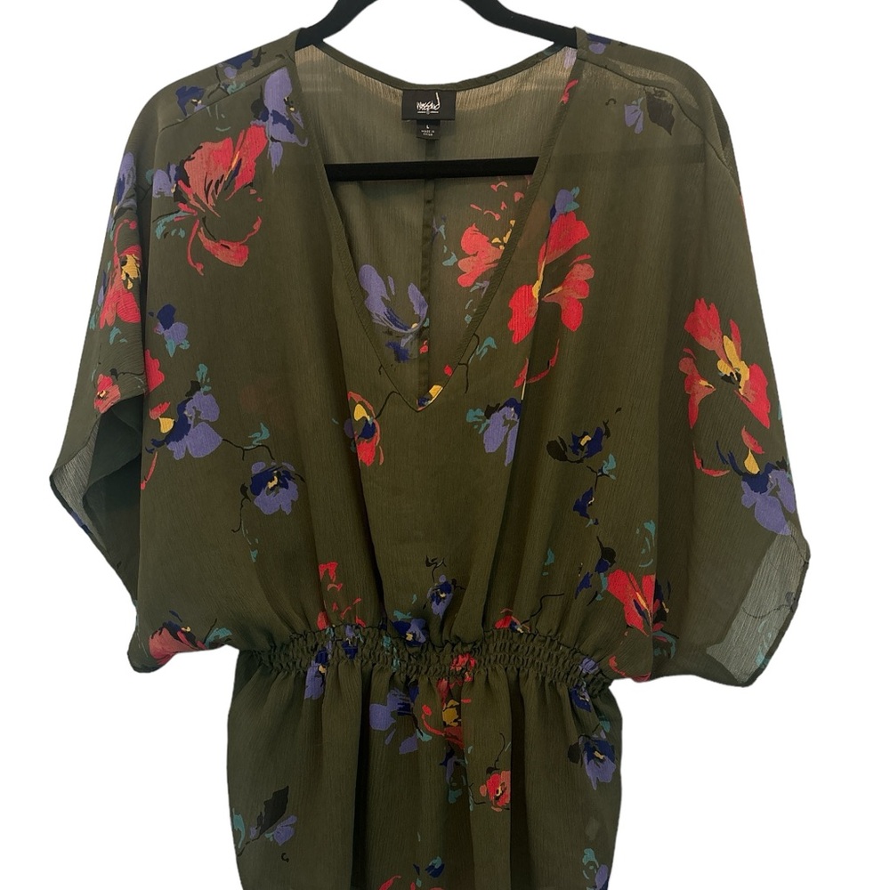 Beautiful large drop sleeve top and elastic waist